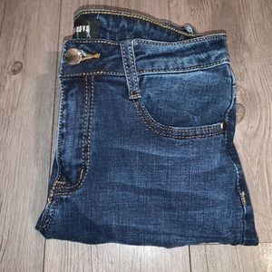 Rip high wasted jeans